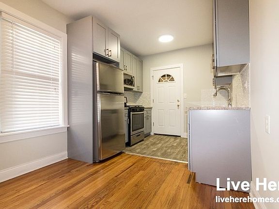 4th image of 4539 W Barry Ave #1