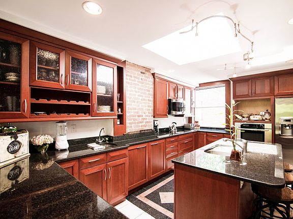 2nd image of 483 Boylston Street #3