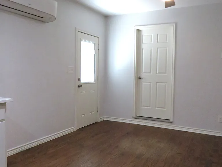 818 Thomas St #1 — Photo 9