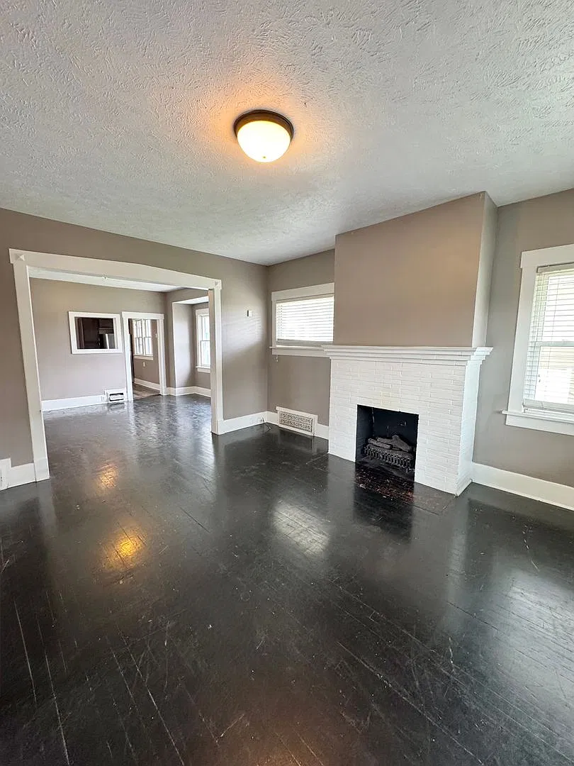 5148 Dodge St — Photo 1