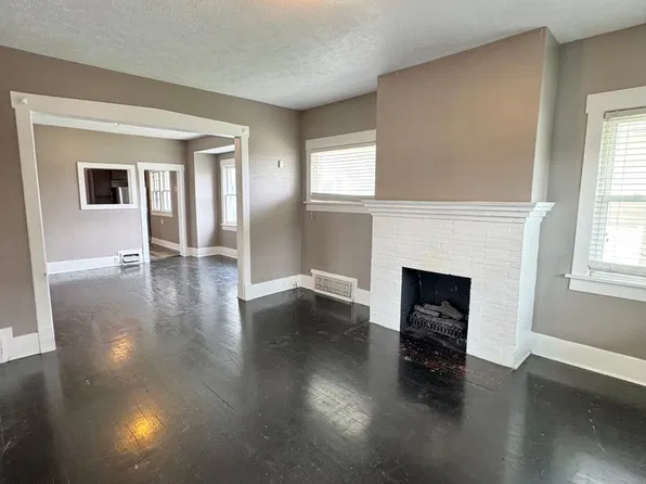 5148 Dodge St, Omaha, NE 68132
