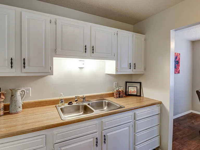 Diamond Valley Apartments — Photo 5