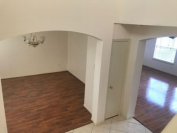 3rd image of 3322 Foursome Ln