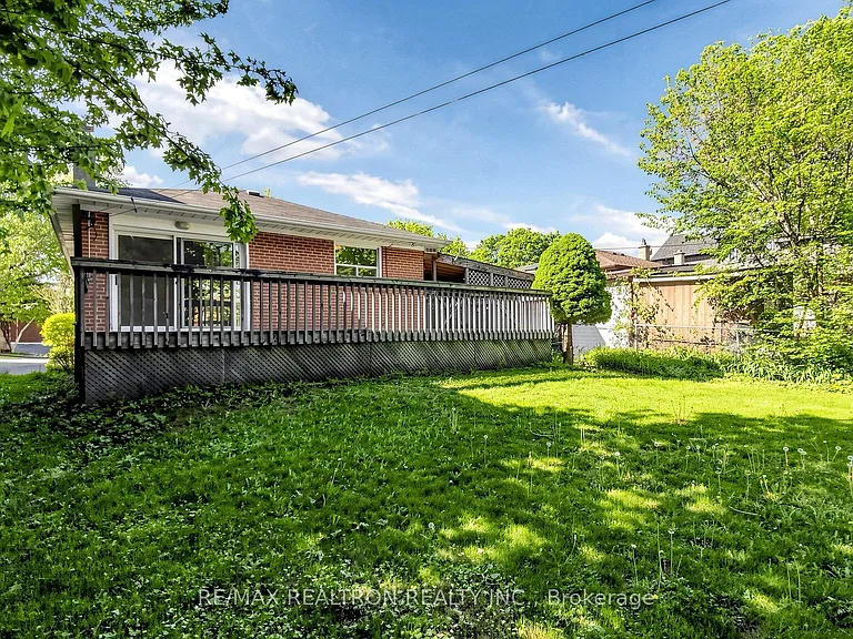 398 Connaught Ave — Photo 42