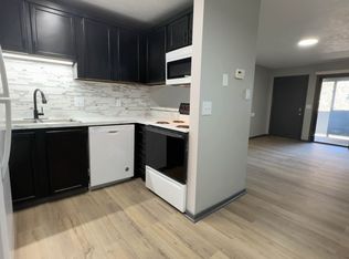 1121 N 28th St #8, Lincoln, NE 68503