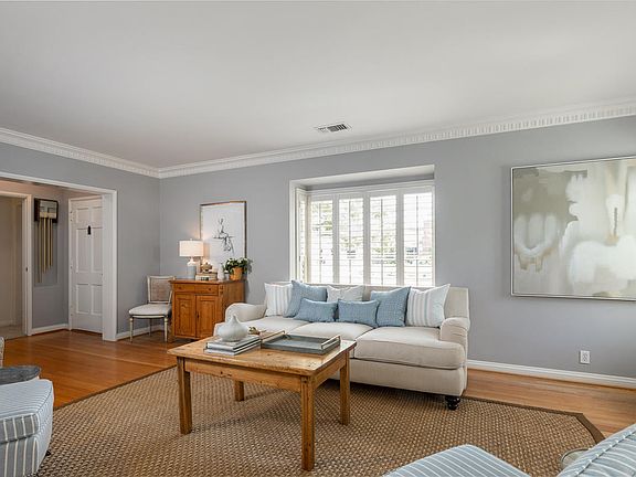 4th image of 537 N Mission Dr