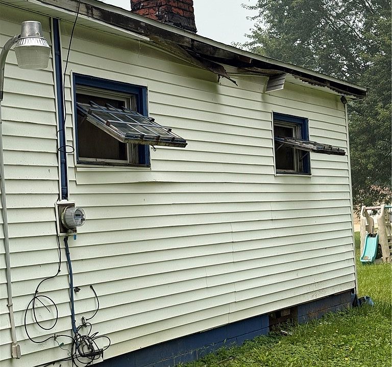 2nd image of 3046 McGuffey Rd