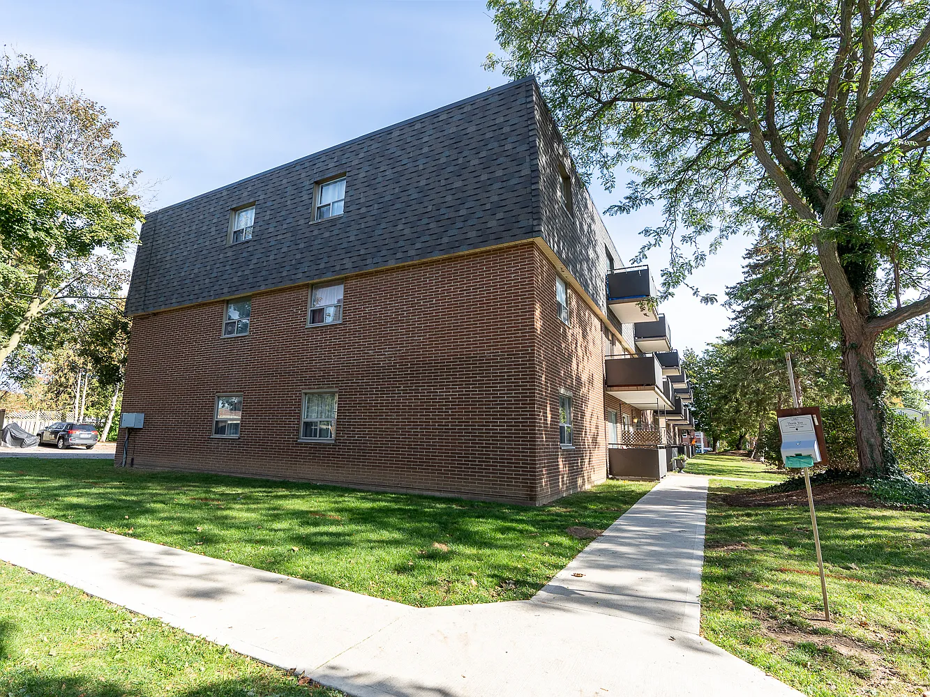 Lisgar Avenue Apartments — Photo 4