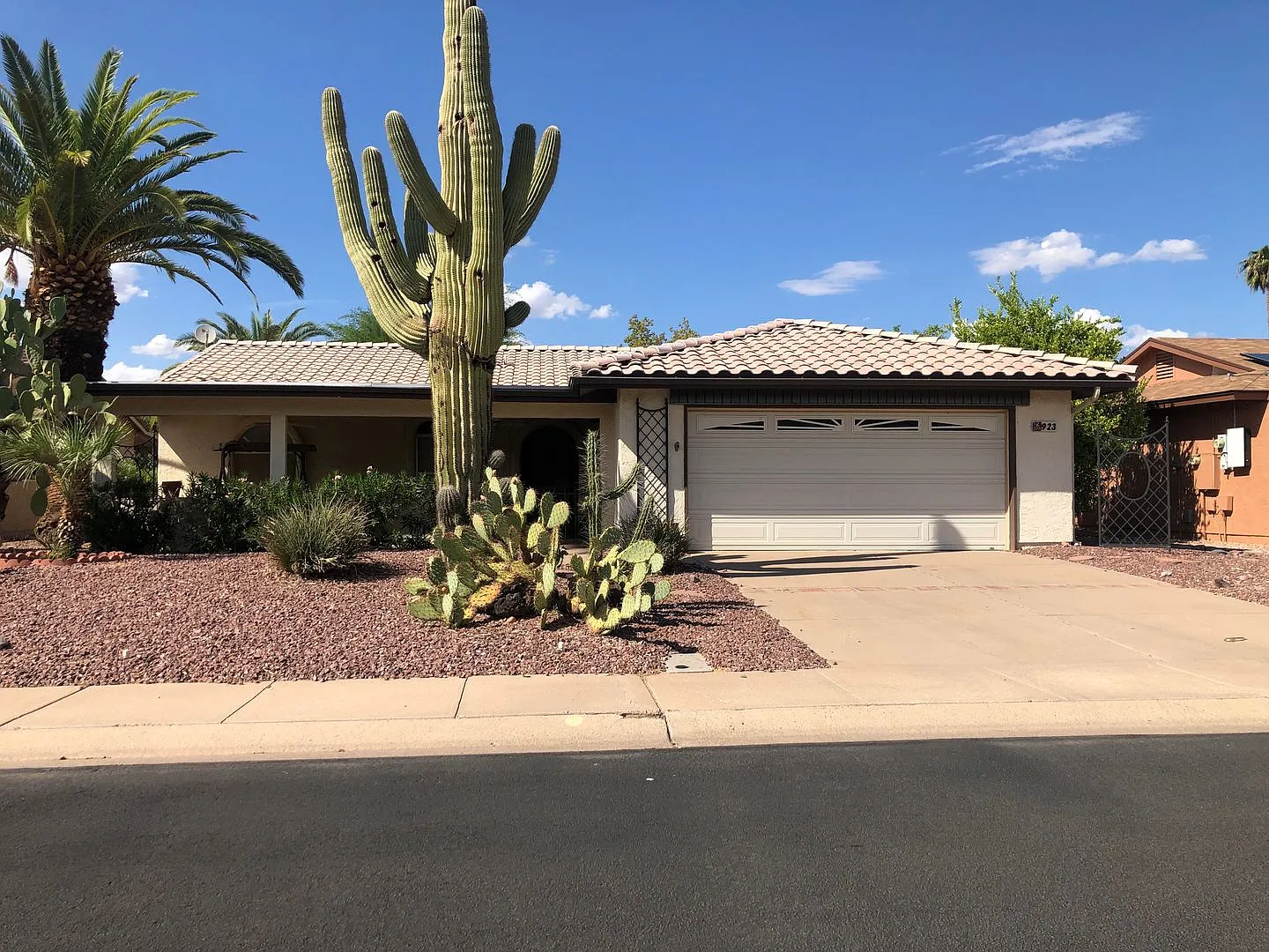 Discover comfortable living in Mesa, AZ with this 3-bedroom, 3-bath home offering access to all L... — Photo 2
