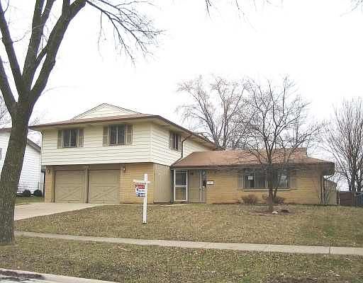 1st image of 303 W Wianno Ln