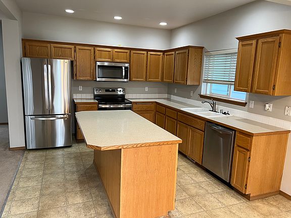 4th image of 11416 183rd St E