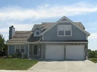 301 SW Longhorn Dr, Oak Grove, MO 64075