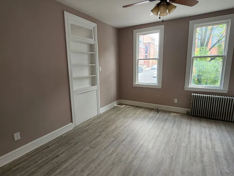 46 S Pine St — Photo 3