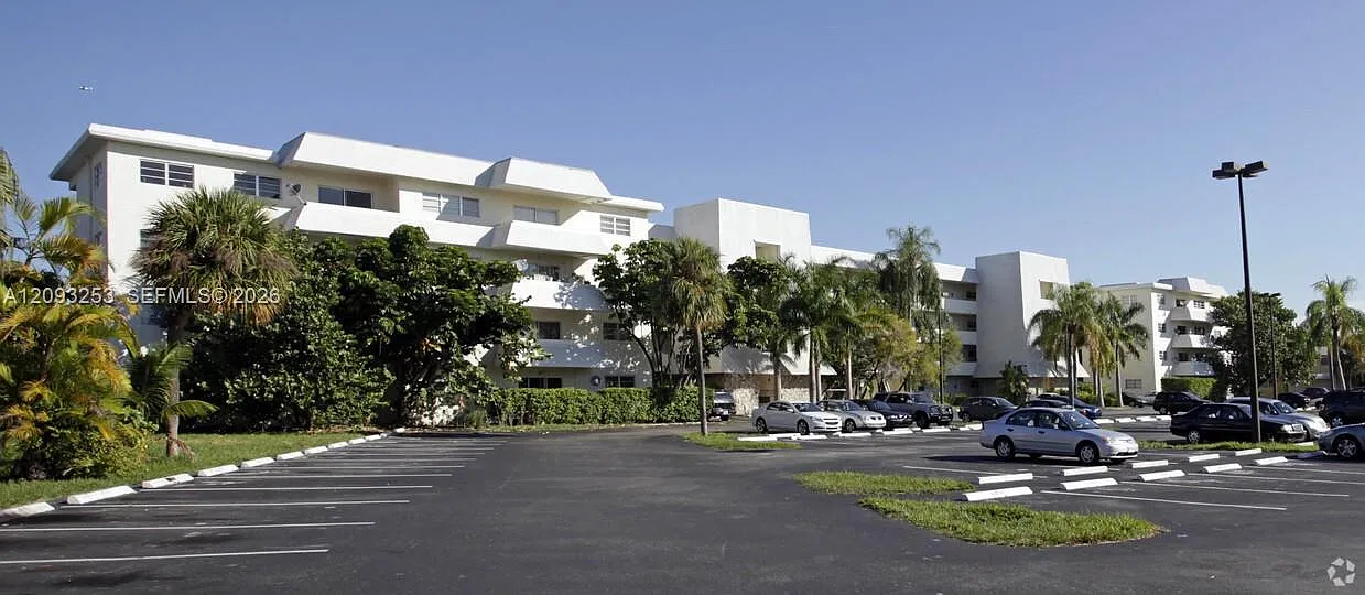 Village At Dadeland Condo — Photo 1