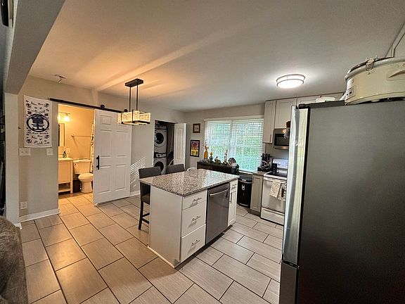 4th image of 296 Gaston St