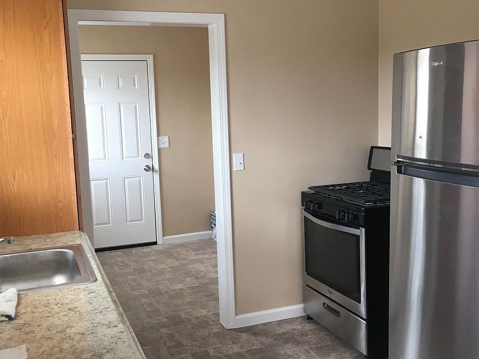 1st image of 311 W Elm St