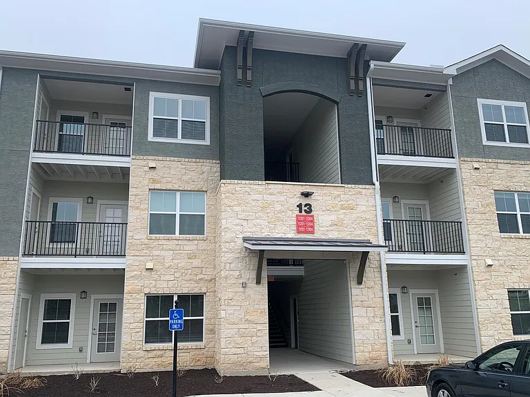 Culebra Creek Apartments — Photo 2