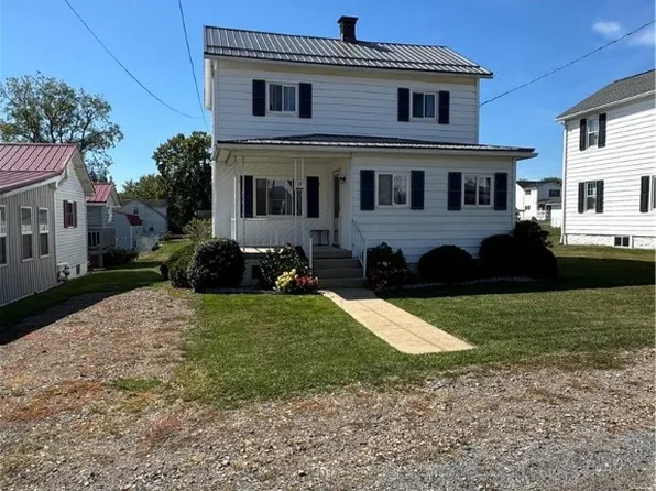 19 Chestnut St, Coral, PA 15731
