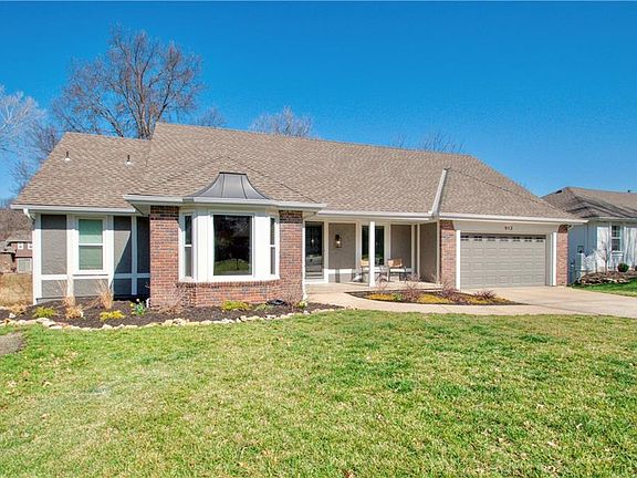 2nd image of 912 Saint Andrews Dr