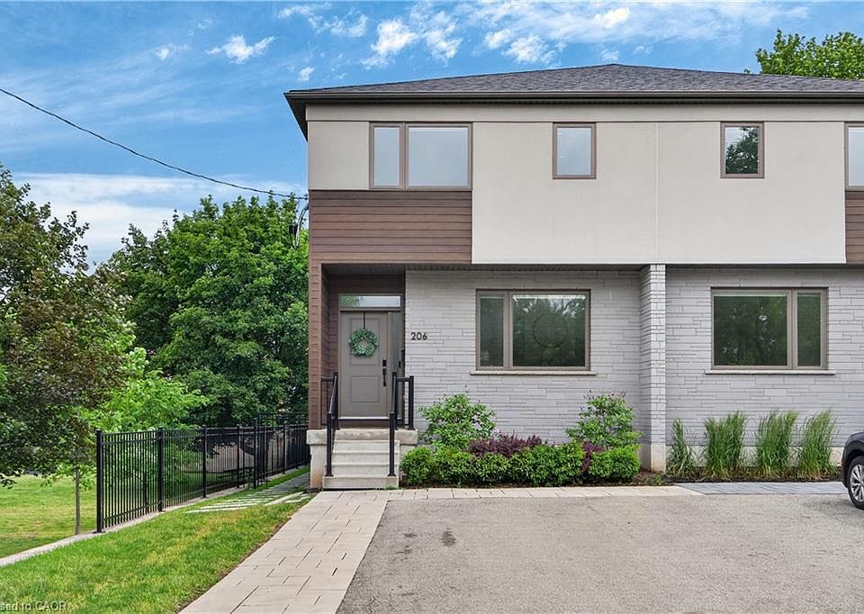 1st image of 206 Canada St