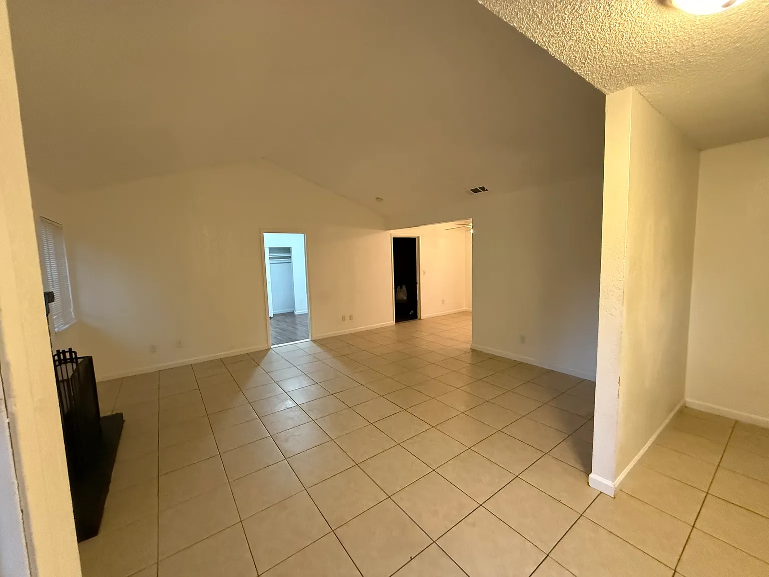 4 bed, 1100 sqft, $2,550 — Photo 2