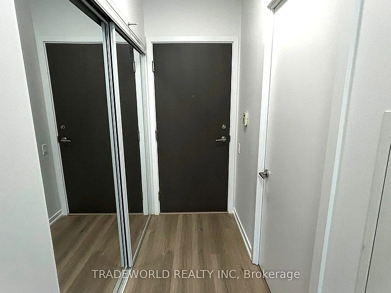 103 The Queensway #1210 — Photo 12
