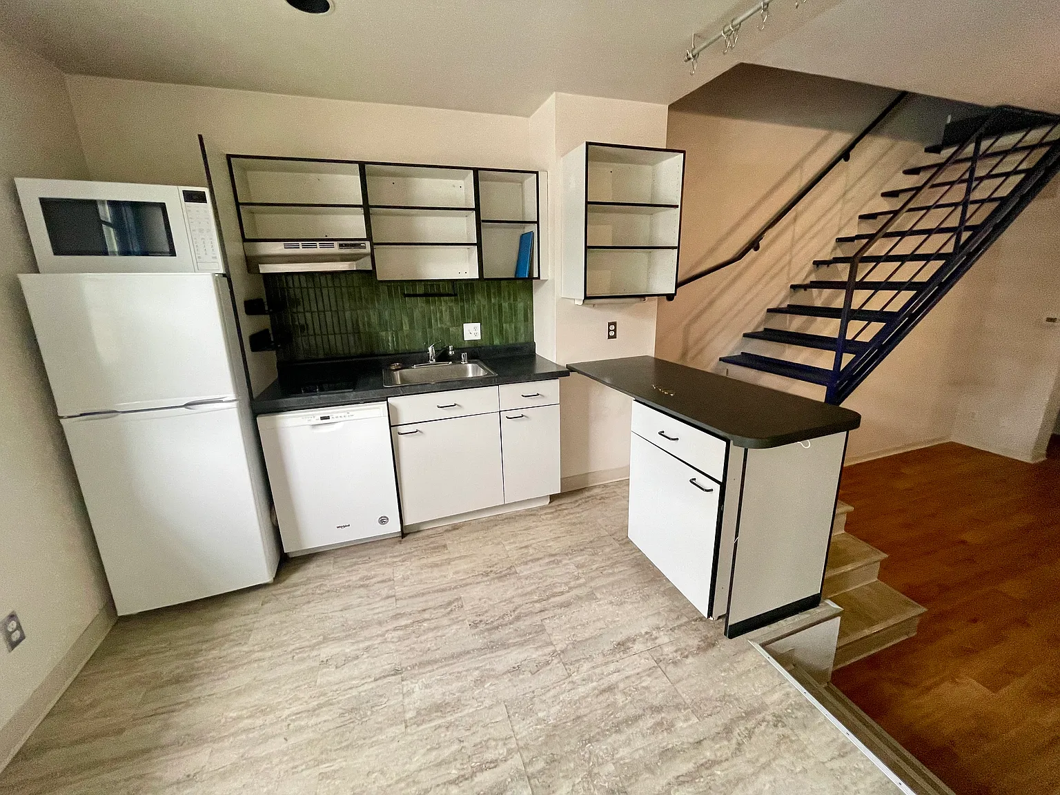 2 bed, 910 sqft, $1,650 — Photo 3