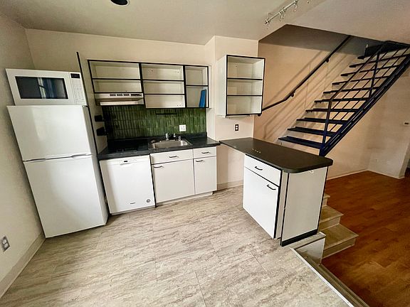 4th image of 101 N Blount St #1717