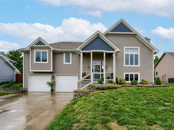 204 Surrey Ct, Smithville, MO 64089