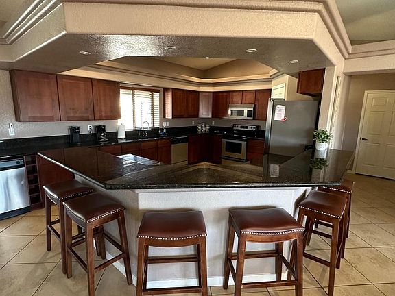 3rd image of 2461 Fremont Dr