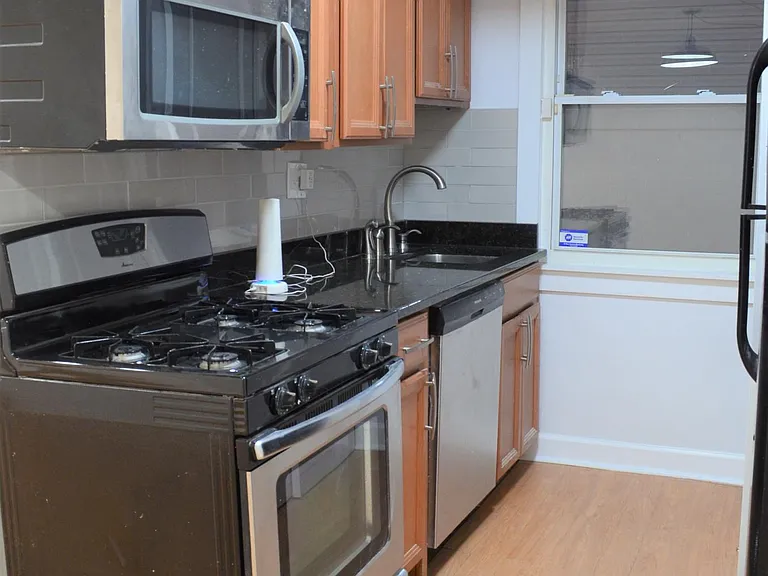 47th Pl NE — Photo 2