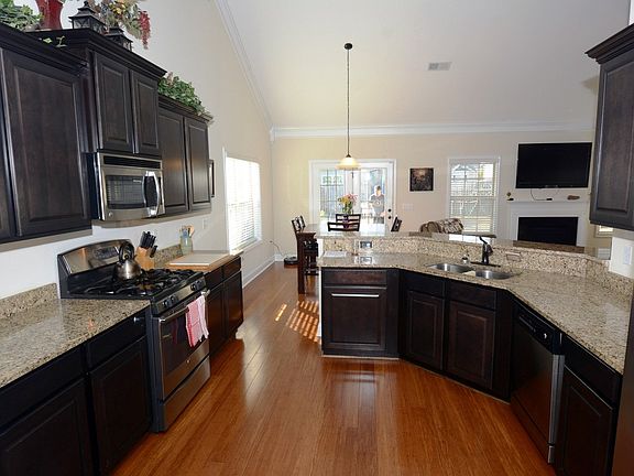 3rd image of 168 Bonhill Dr