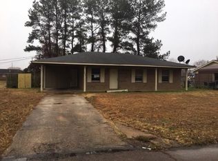 2633 Kay White Cir, Greenwood, MS 38930