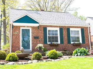 570 Huntmere Dr, Bay Village, OH 44140