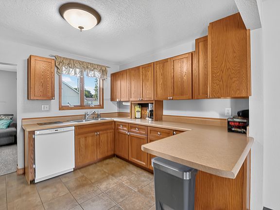 4th image of 303 W Price St
