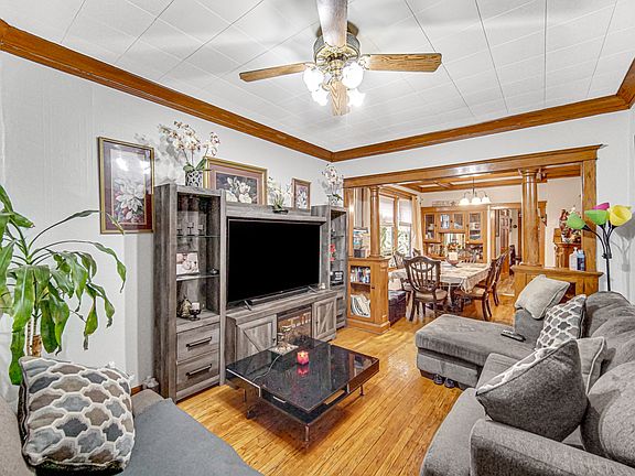 2nd image of 5616 S Artesian Ave