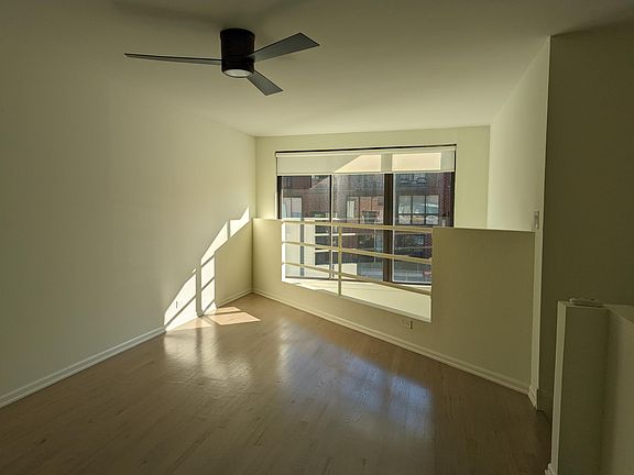 4th image of 945 W Grace St #1MB