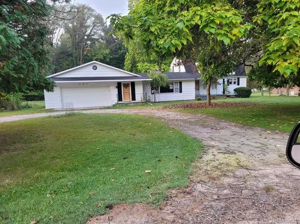 1251 Henderson Rd, Howell, MI 48855