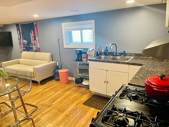 3rd image of 5024 W Eddy St