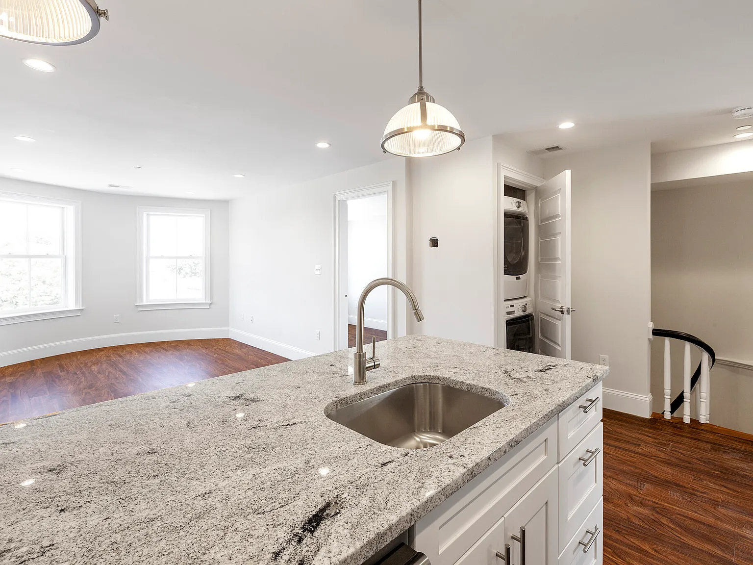 4 bed, 9999 sqft, $7,200 — Photo 3