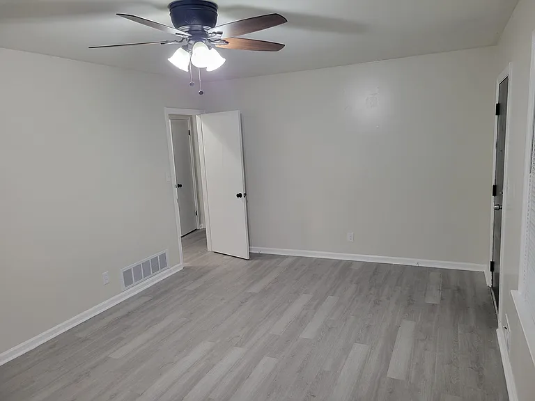 833 Elizabeth St — Photo 12