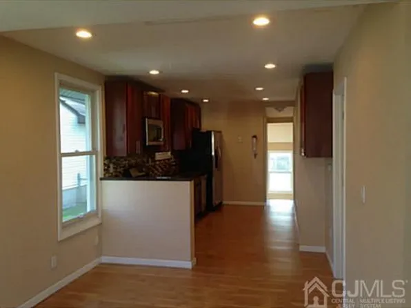 24 Grant Ave, Piscataway, NJ 08854