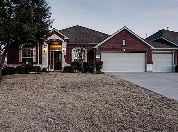 5th image of 2409 Warwick Cir