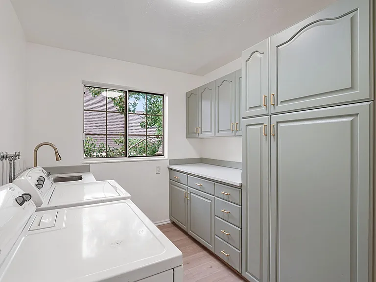 1275 Cambridge Ct — Photo 19