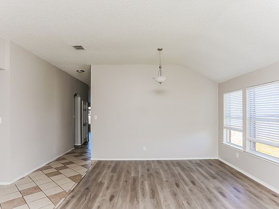 4th image of 1205 Hampton Dr