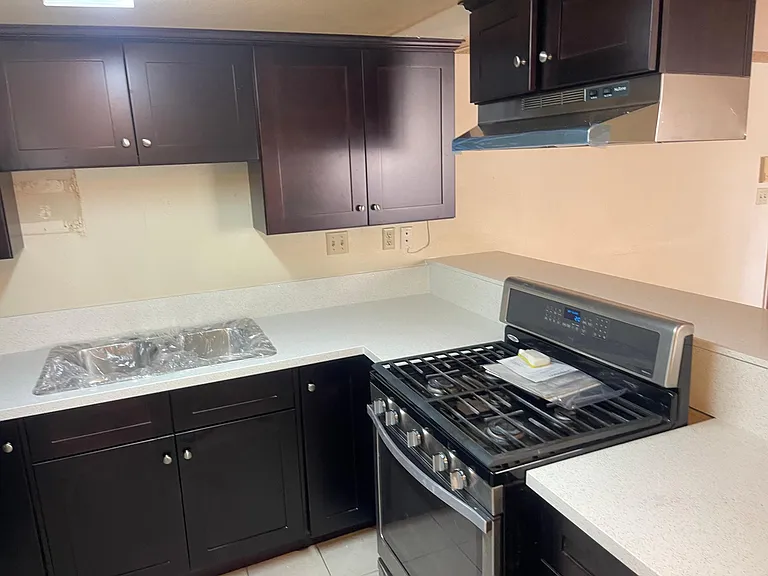 343 W Lomita Ave — Photo 4