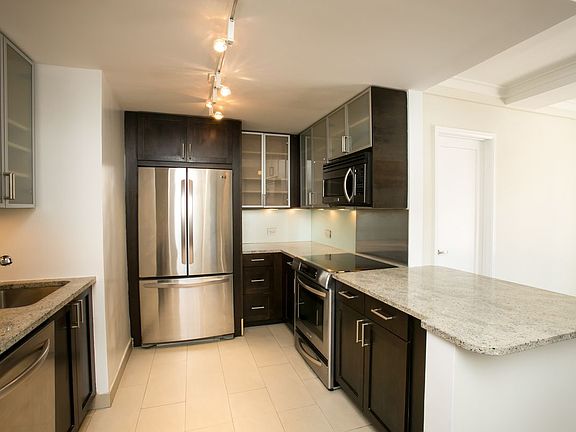 4th image of 210 W 70th St APT 1001