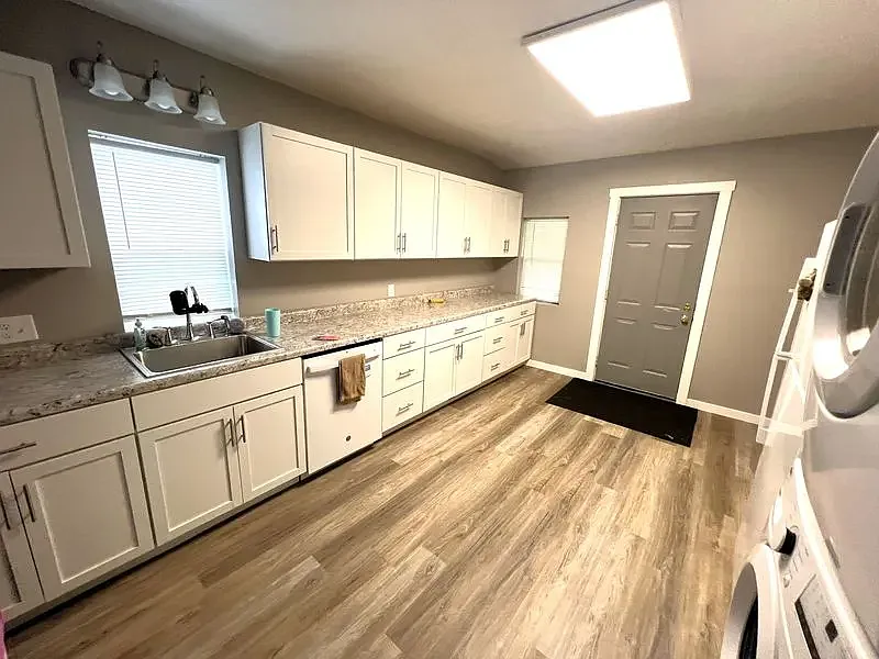 5 bed, 1500 sqft, $2,000 — Photo 2