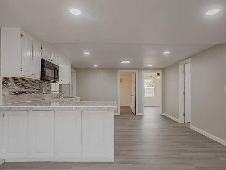 809 Wilson St — Photo 6