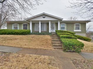 3434 Laura Ln, Saint Louis, MO 63125